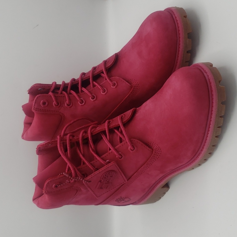 MENS TIMBERLAND size 8 1/2 COLOR PINK NEW NEVER BEEN WORN 100% AUTHENTIC